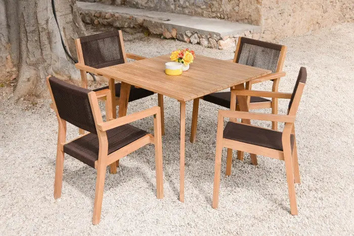 Mesa de comedor Areguá Set 5 de teca con sillas de cuerda marrón – Maena Home